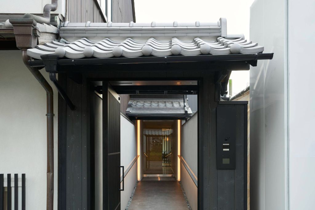 クリニック入口（通路）